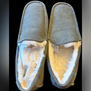 Kookaburra by Ugg Men’s size 10 slippers